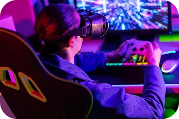 speler met vr headset en controller tijdens gamen in kleurrijke verlichting